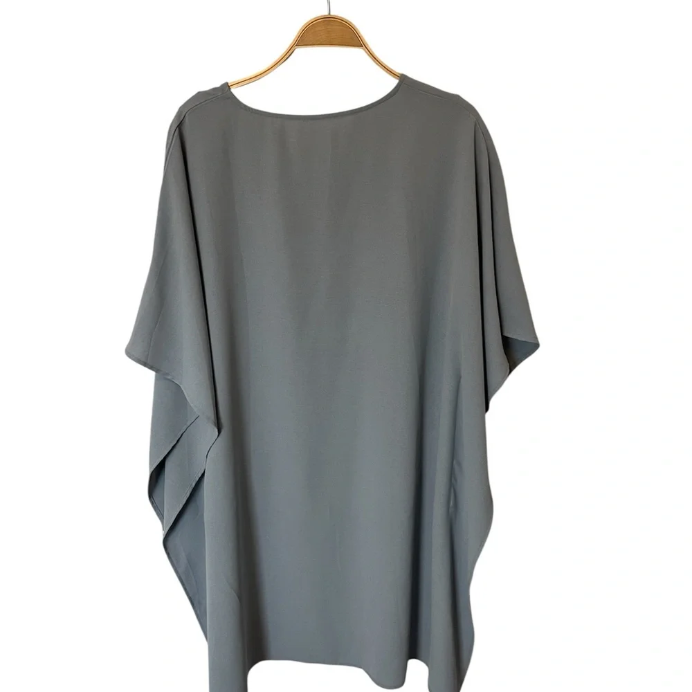 BCBG Max Azria Short Sleeve Blouse Light Blue Shirt Size: Large - Picture 3 of 7